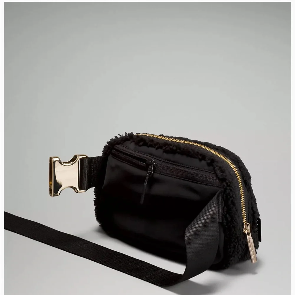 NWT Black Lululemon Fleece Sherpa Everyday Belt Bag! - Picture 9 of 10